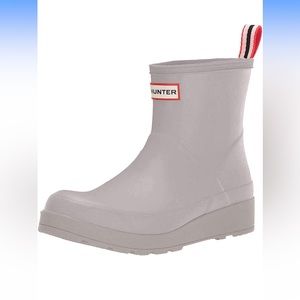 Women’s Hunter Original Play Short Boot size 9. Gray color.
